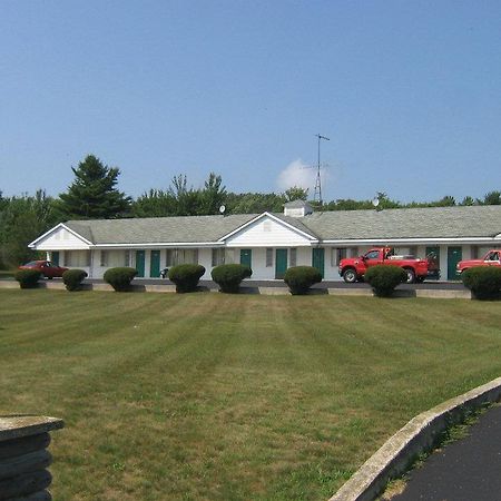 Chapel Hill Motel Brevort Экстерьер фото