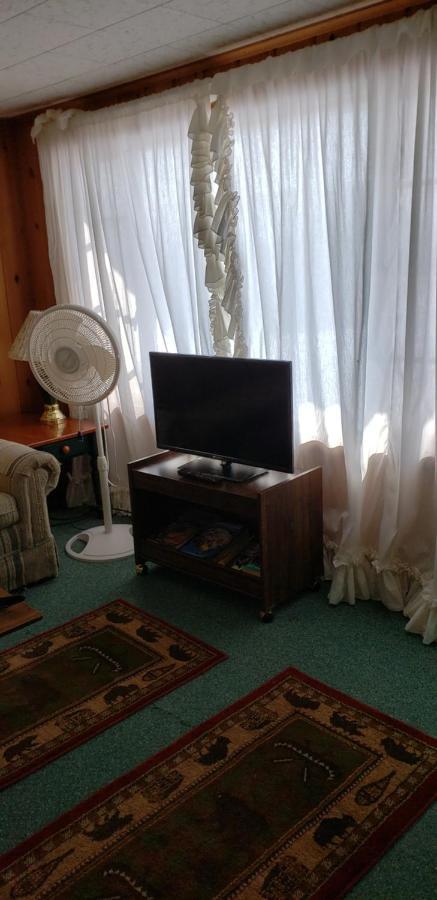 Chapel Hill Motel Brevort Экстерьер фото